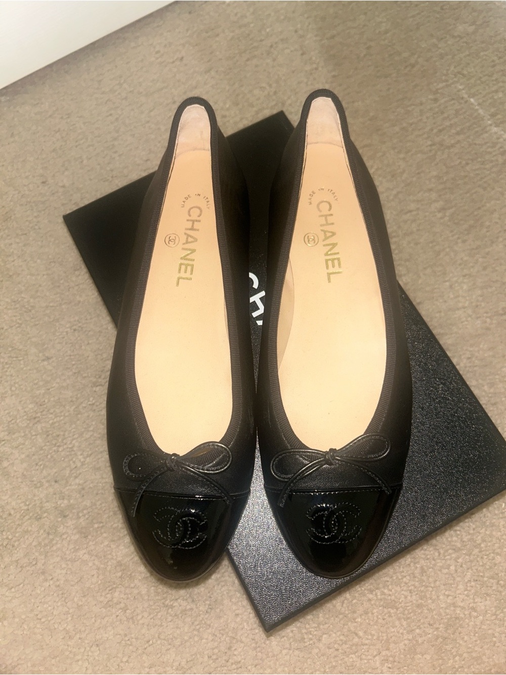 CHANEL Black Cap-Toe Ballet Flats with Bow and CC